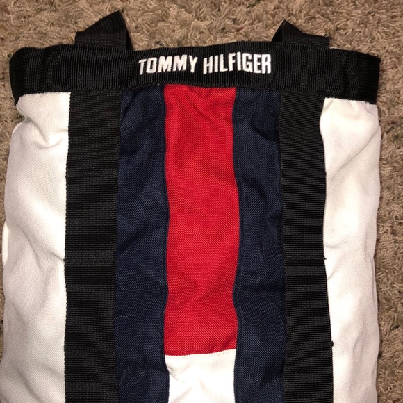 Tommy Hilfiger Tall Rectangle Gym Bag - Picture 3 of 9